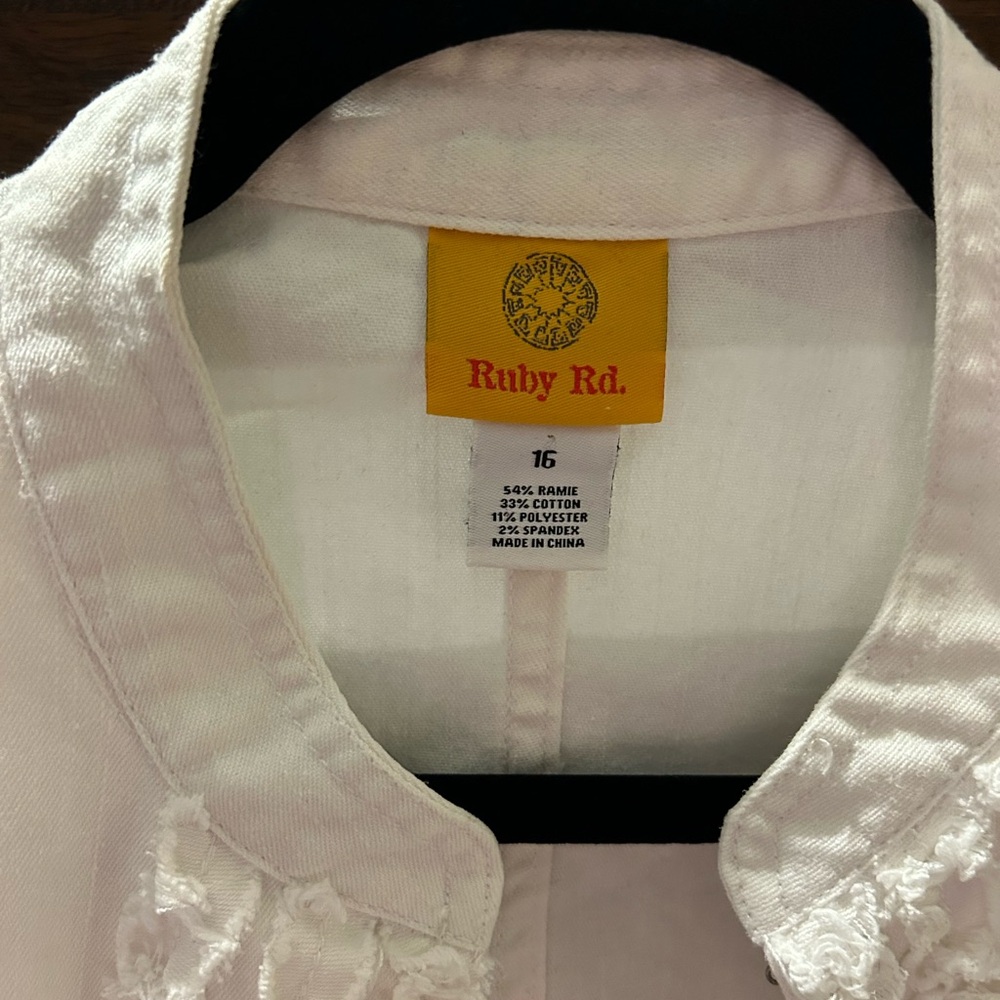 Ruby Rd. Women's White Ruffled Top - Picture 3 of 4